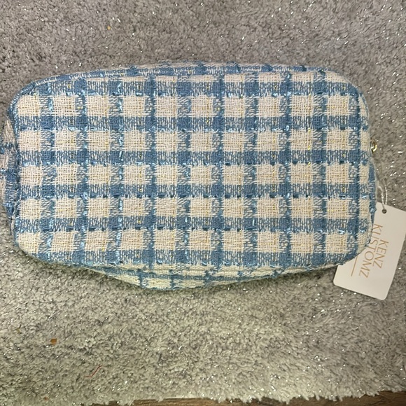STUFF blue and white makeup pouch! - Picture 2 of 3